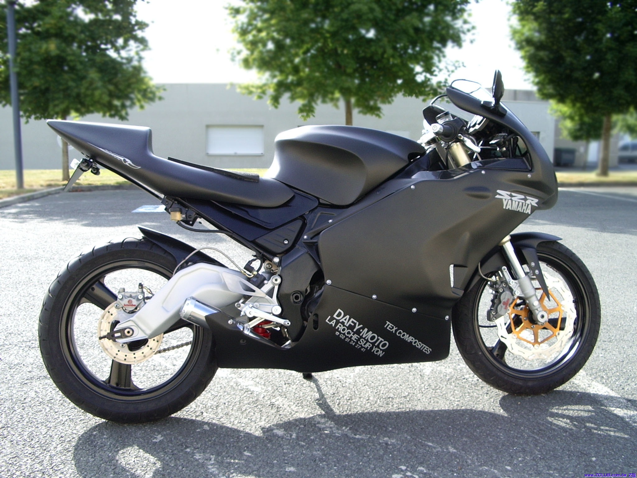 YAMAHA-SZR-660_02.jpg