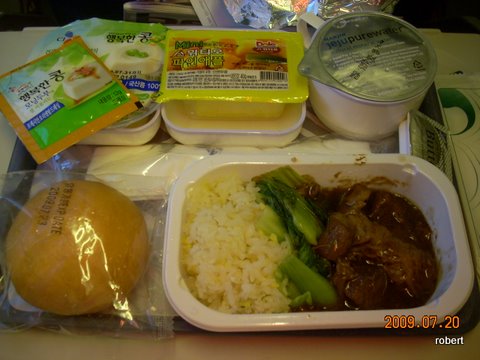 唉!!很遜的韓航飛機餐 還好我有先在機場吃肯德基!!