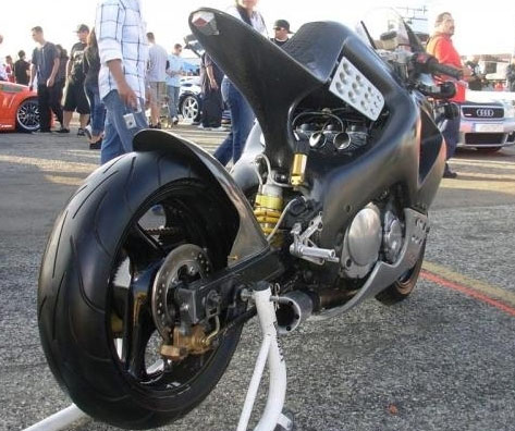 2-custom-carbon-fiber-gixxer-1100.jpg