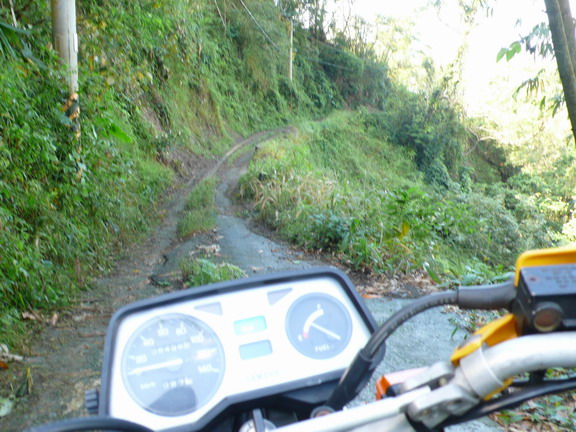 平坑出火仔往西阿里關山的路