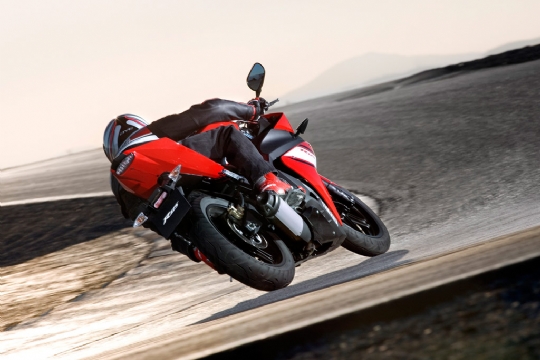 2009-YZF-R125-action-10_prv_tcm46-271815.jpg