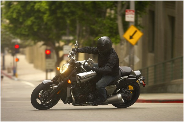 09ST_VMAX_A2_296_973a748a.jpg