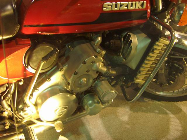 SUZUKI RE5轉子引擎.JPG