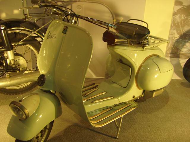 VESPA 125 (1949.125cc).JPG